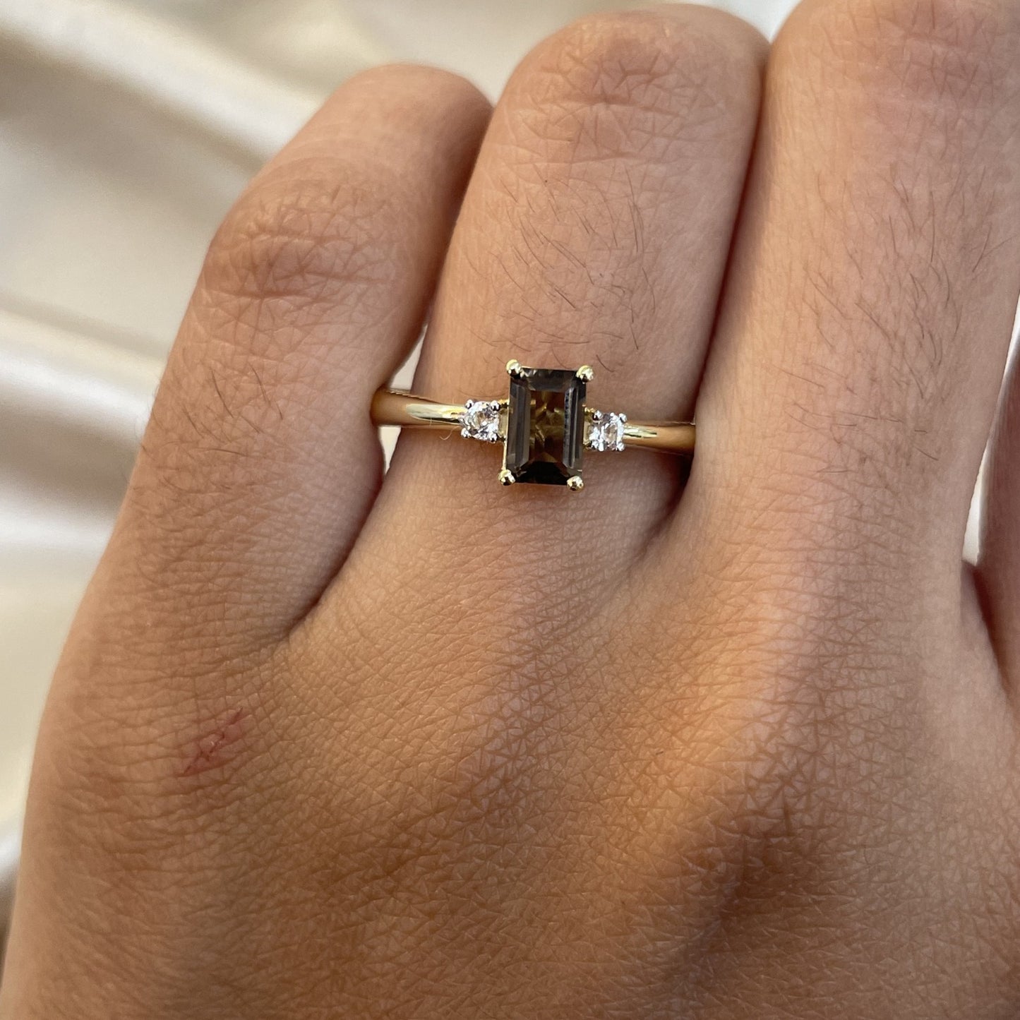 Anel Obsidian Fume em ouro amarelo 18k