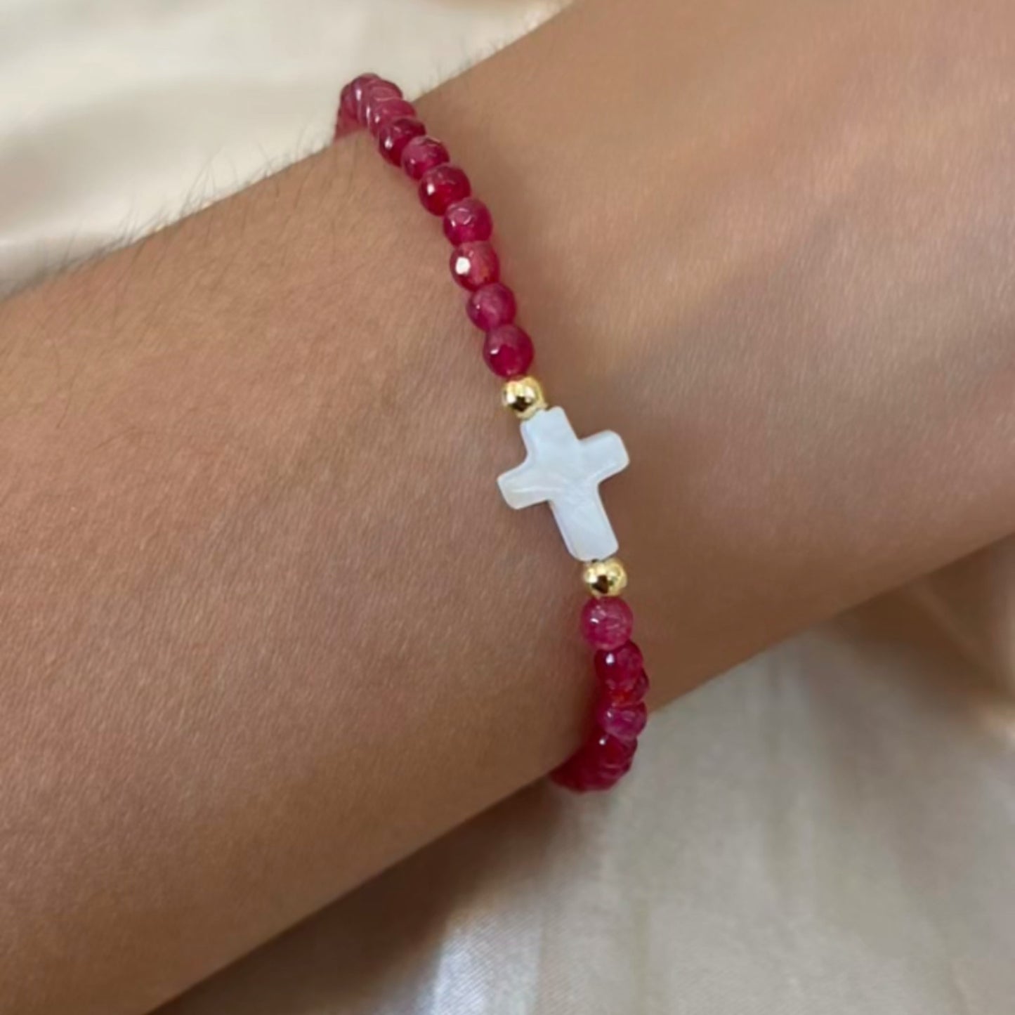 Pulseira Cruz em madrepérola em Ouro 18K-750, com jade