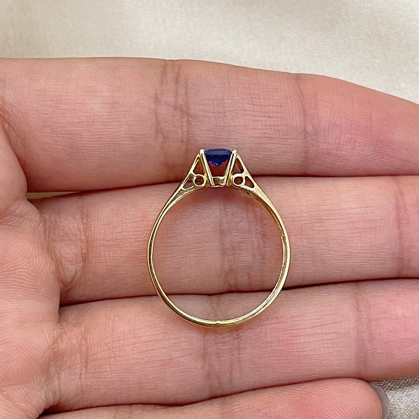 Anel Virtus em Ouro Amarelo 18K-750, com zircônia