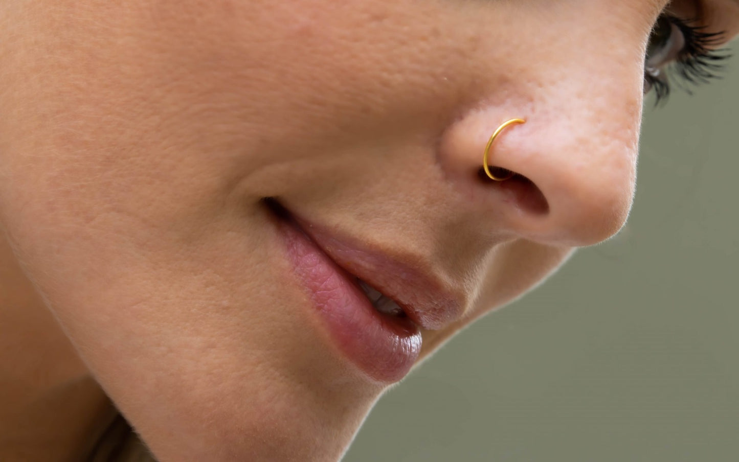 Piercing Argola Fina em Ouro 18K para nariz