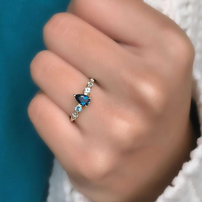 Anel Blues Coleção Charme em Ouro Amarelo 18K-750