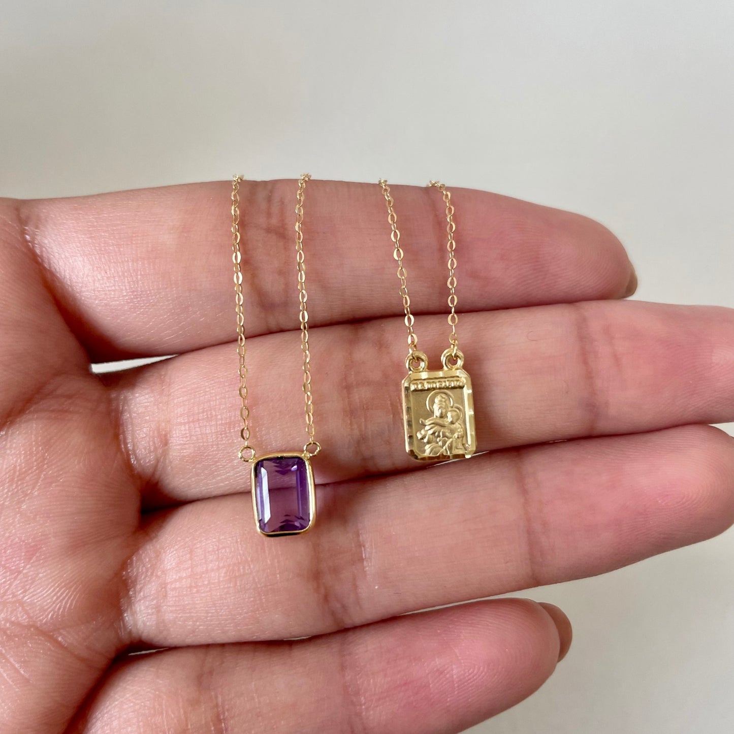 Escapulário em Ouro Amarelo 18K – Sagrado Coração de Jesus e Ametista