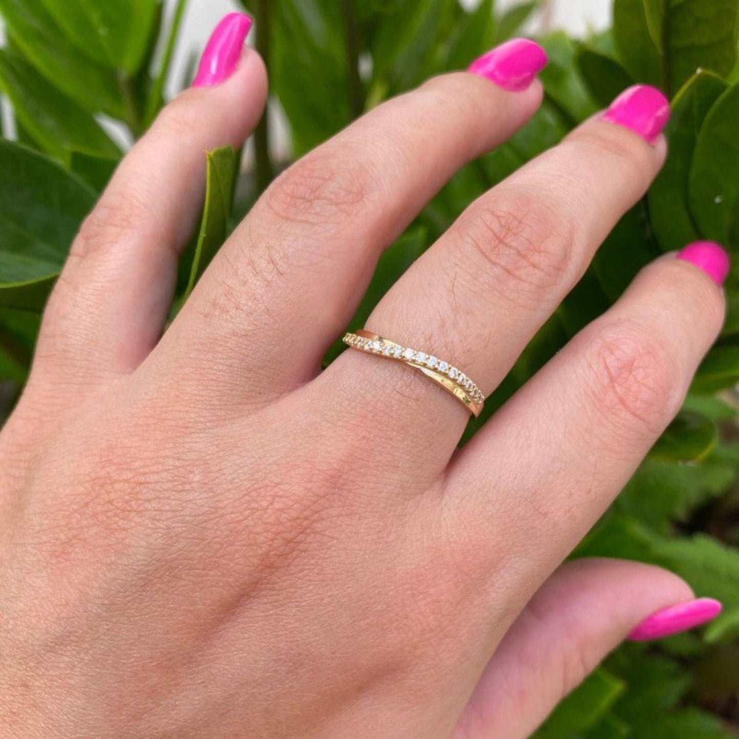 Anel em Ouro Amarelo 18k - Aparador Entrelaçado com 18 Zircônias