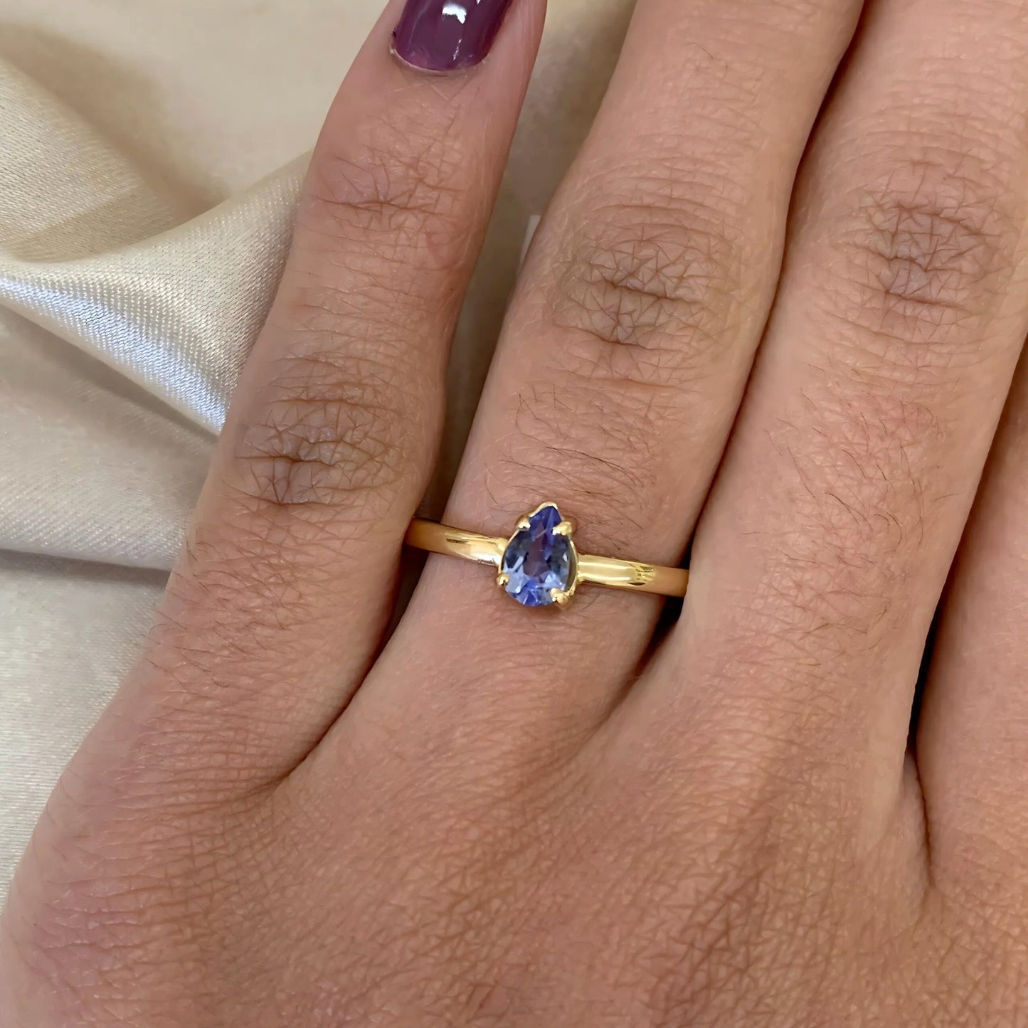 Anel com Quartzo Azul Gota em Ouro Amarelo 18K-750