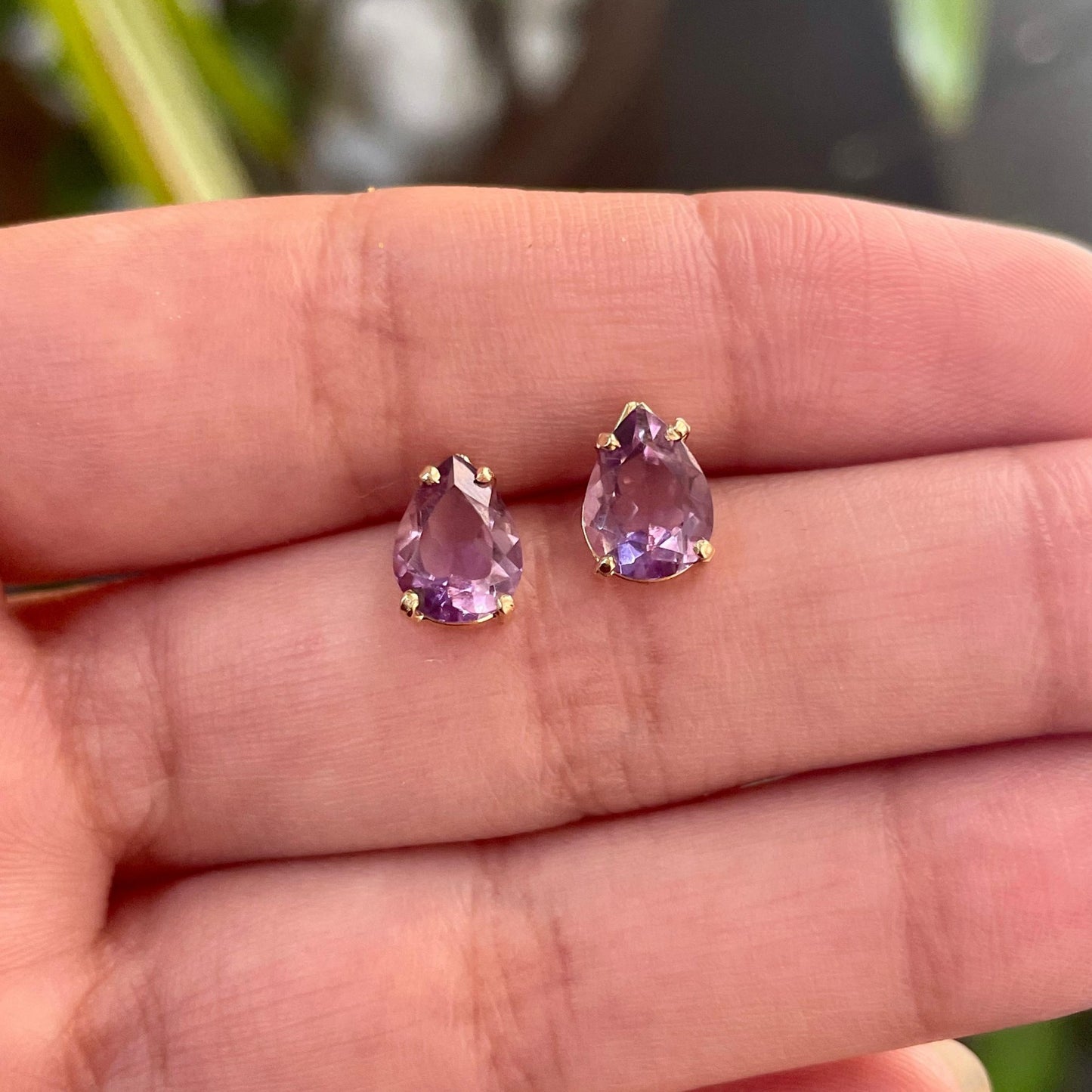 Brinco Sophia em Ouro Amarelo 18K, com ametista