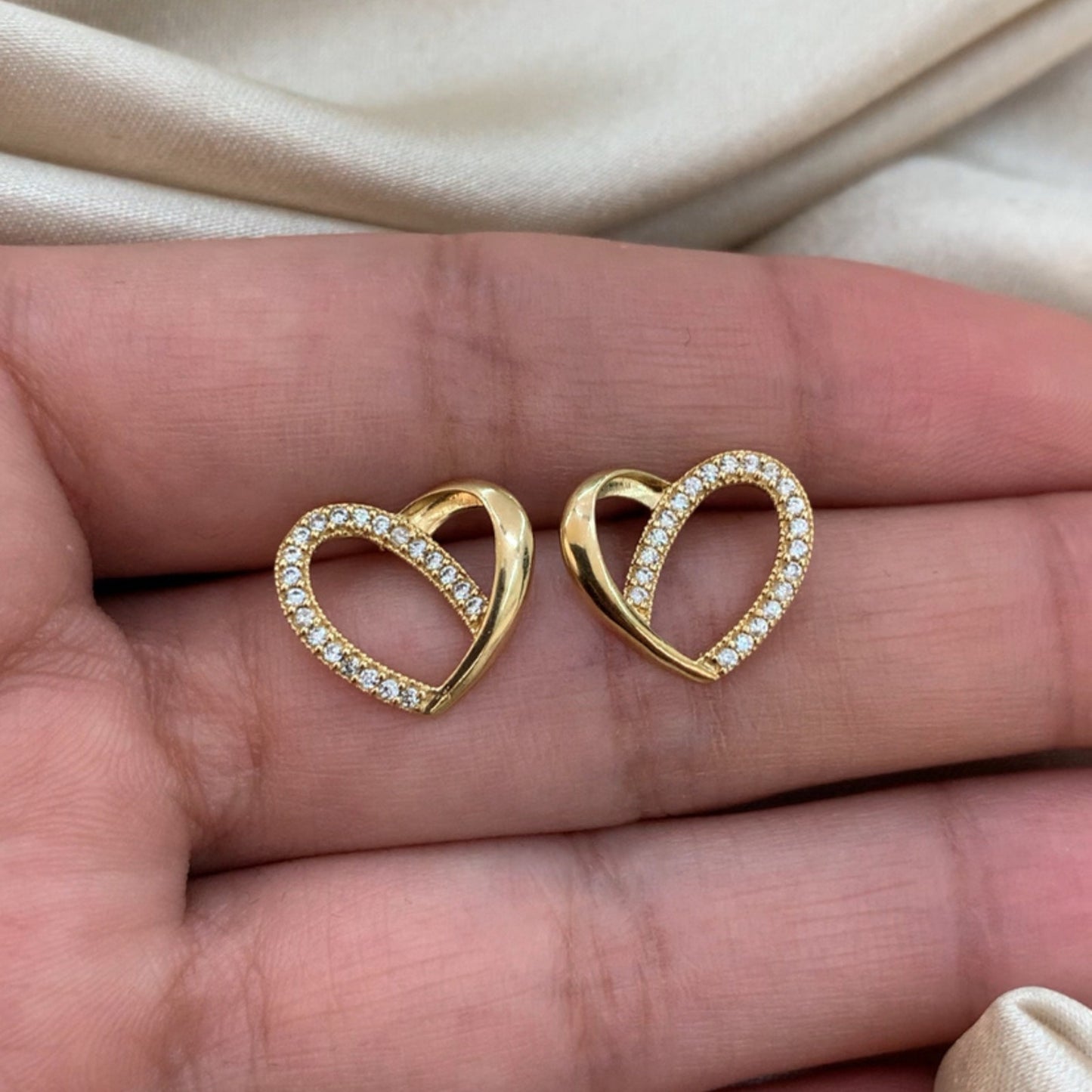 Brinco Stella em Ouro Amarelo 18k, com zircônias