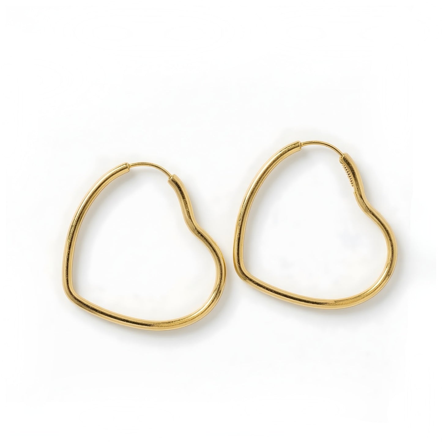 Brinco Argola Coração em Ouro Amarelo 18K-750