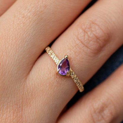 Anel Lavanda em Ouro Amarelo 18K-750, com ametista e topázios brancos