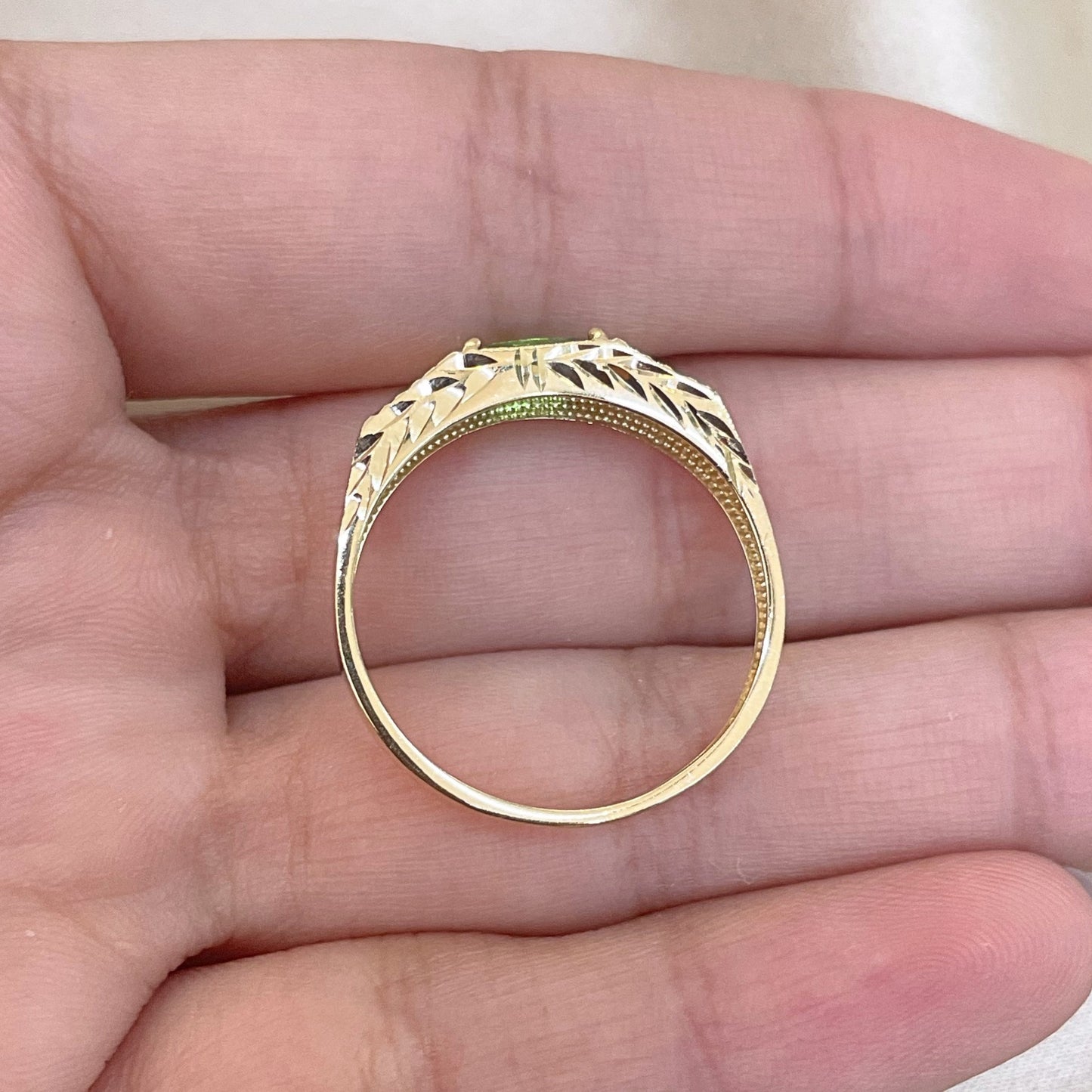 Anel Vanguard em Ouro Amarelo 18K-750, com zircônias