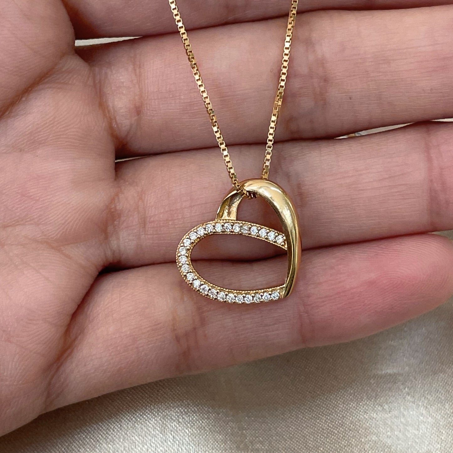 Pingente Stella de Cuore em Ouro Amarelo 18k-750, com zircônias