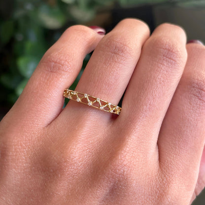 Anel Meia Aliança ZigLux com Zircônias Brancas em Ouro Amarelo 18k-750