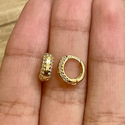 Brinco Argola em Ouro Amarelo 18K-750, com Zircônias