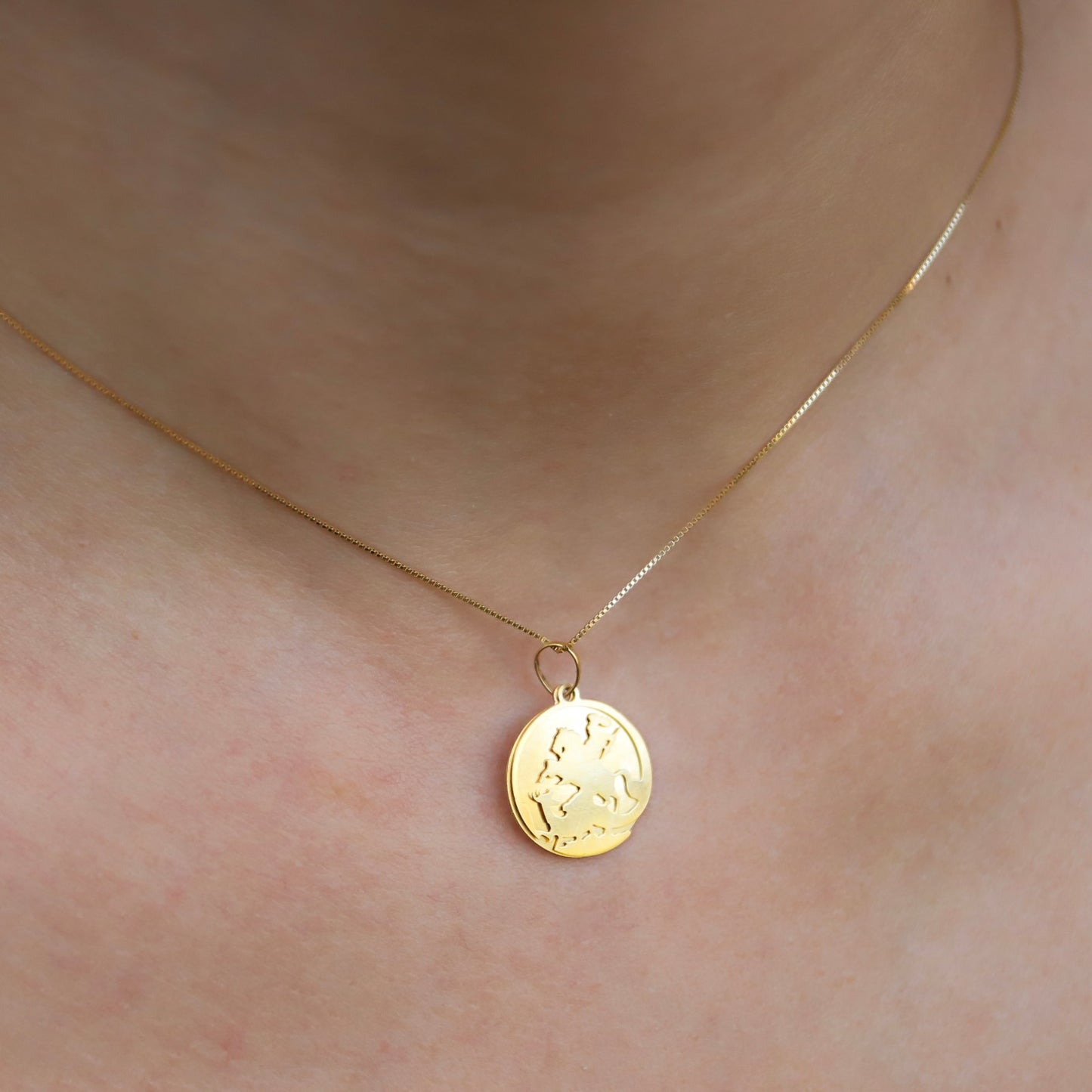 Pingente Medalha de São Jorge em Ouro Amarelo 18K-750