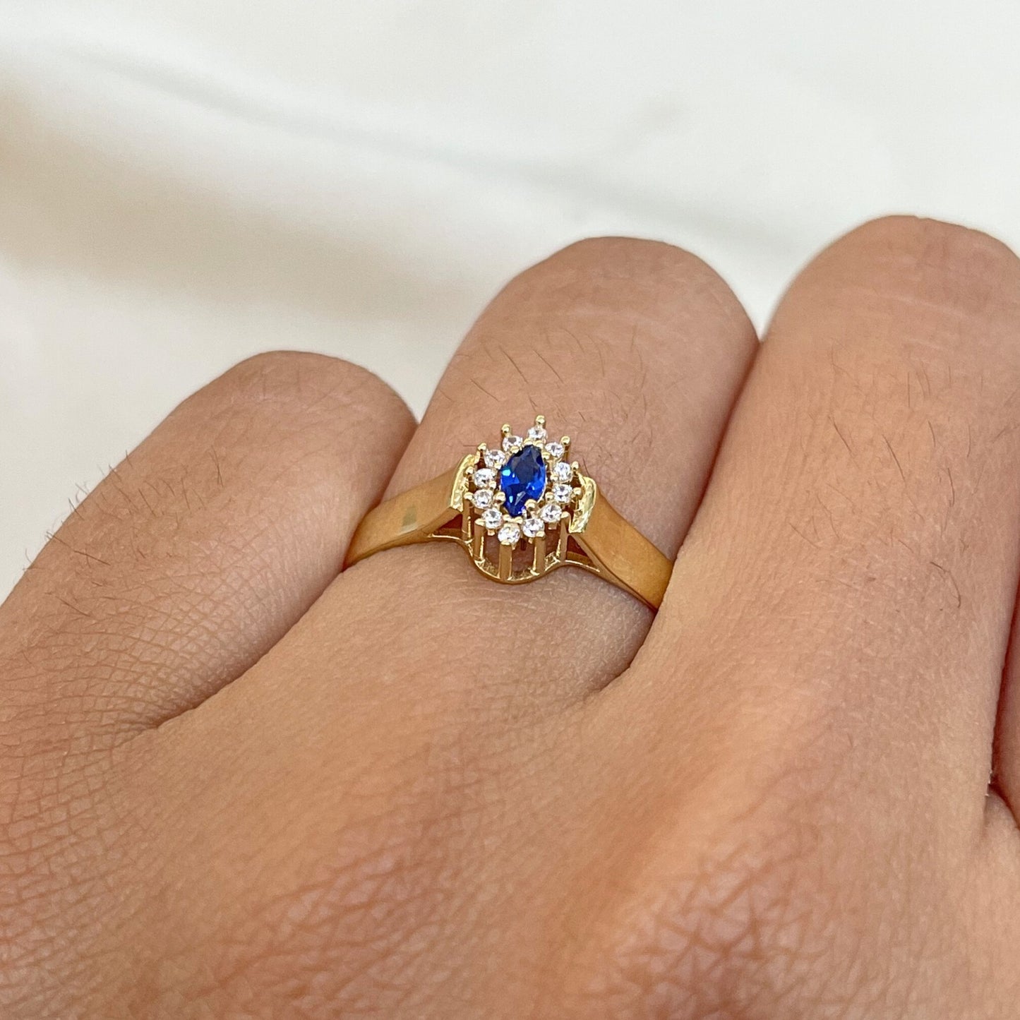 Anel Insigne em Ouro Amarelo 18K-750, com zircônias