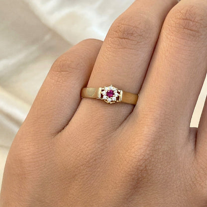 Anel de Formatura Honra Rubra em Ouro Amarelo 18K-750, com zircônias