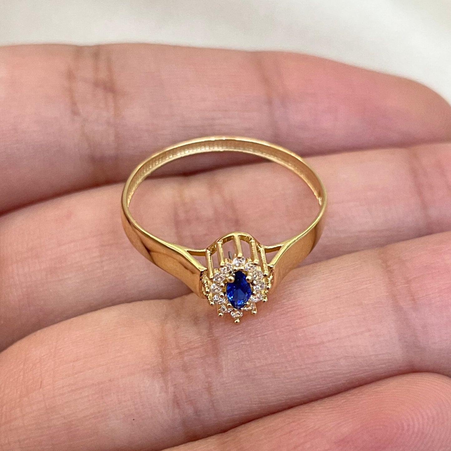 Anel Insigne em Ouro Amarelo 18K-750, com zircônias