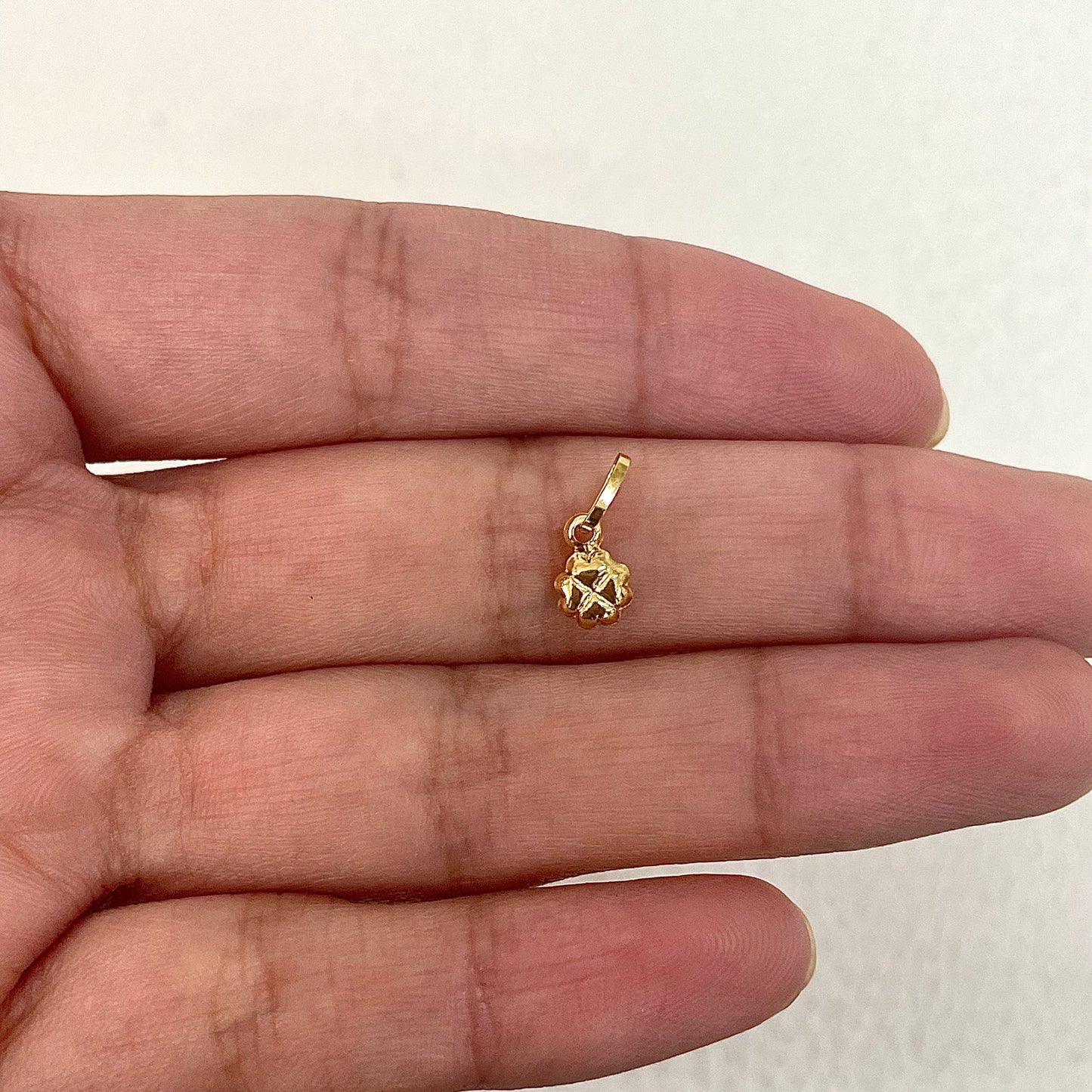 Pingente em Ouro Amarelo 18k - Trevo Liso Mini