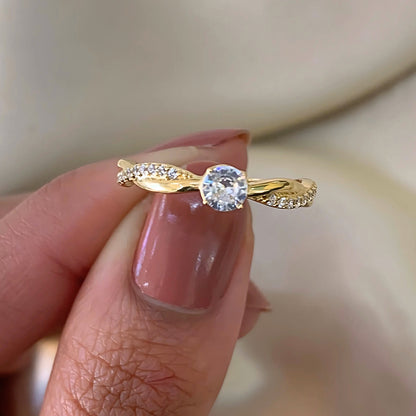 Anel Solitário Lovely em Ouro Amarelo 18K-750