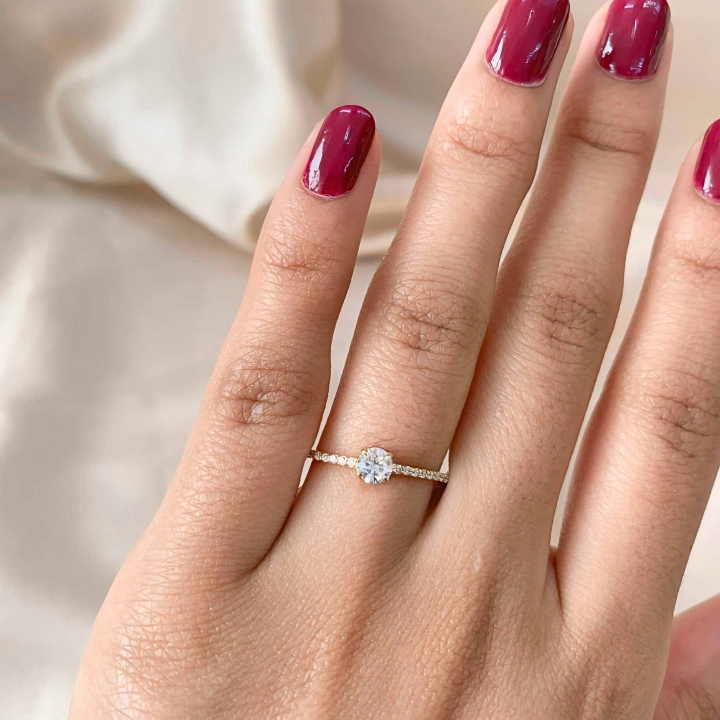 Anel Delicate em Ouro Amarelo 18K com Moissanite