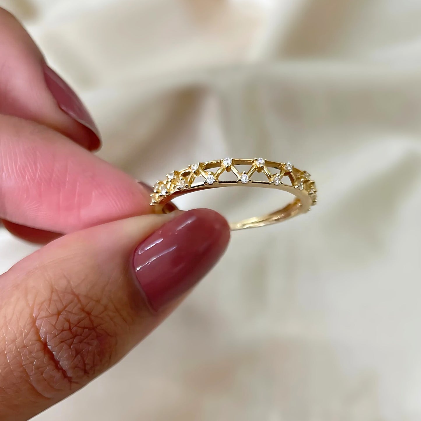 Anel Meia Aliança ZigLux com Zircônias Brancas em Ouro Amarelo 18k-750