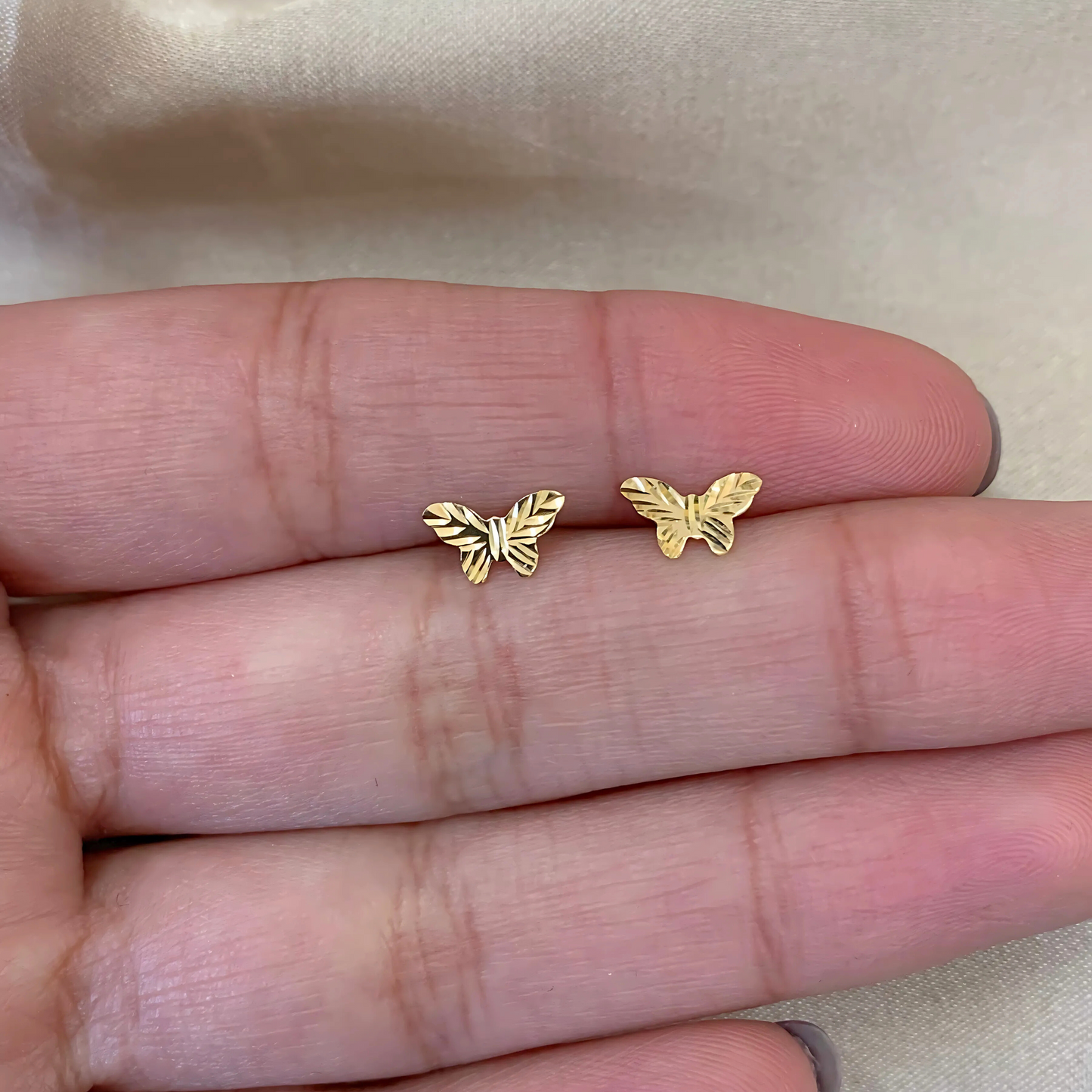 Brinco Borboleta em Ouro Amarelo 18k-750