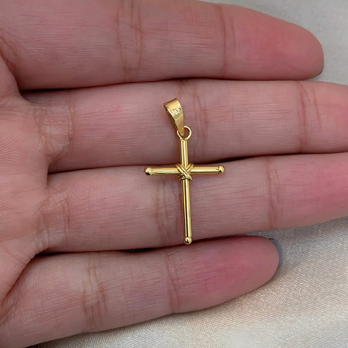 Pingente Cruz em Ouro Amarelo 18K-750