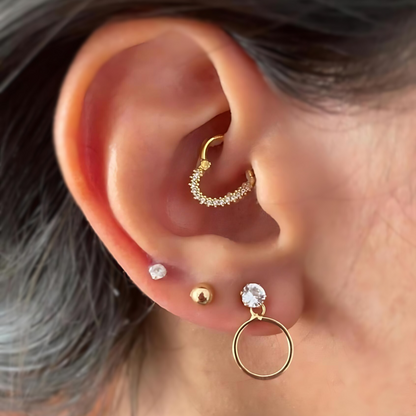 Piercing Daith Coração em Ouro Amarelo 18k-750 com zircônias brancas