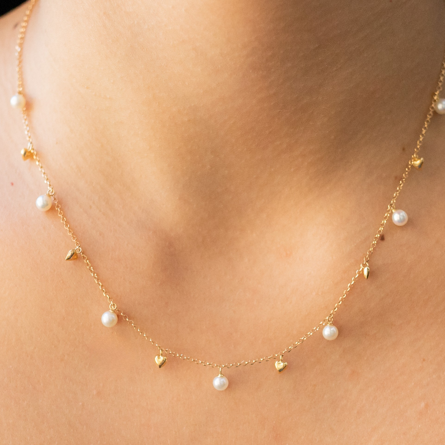 Corrente de Ouro 18K Americana com 45 cm – 7 pérolas e 6 corações
