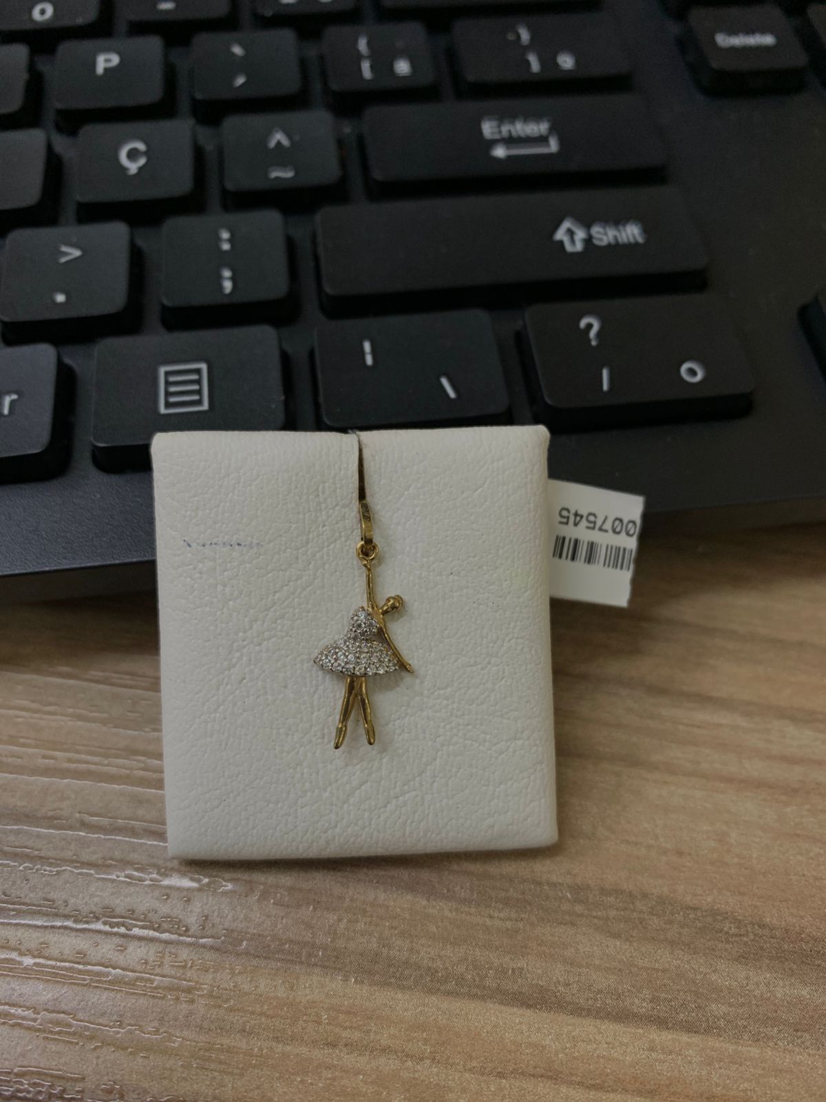 Pingente Bailarina com ZC Branca em Ouro amarelo 18K