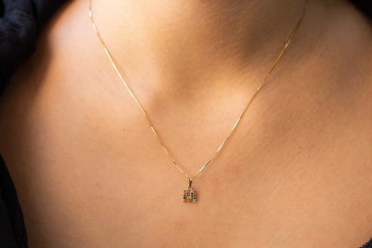 Pingente M com ZC, em Ouro amarelo 18K