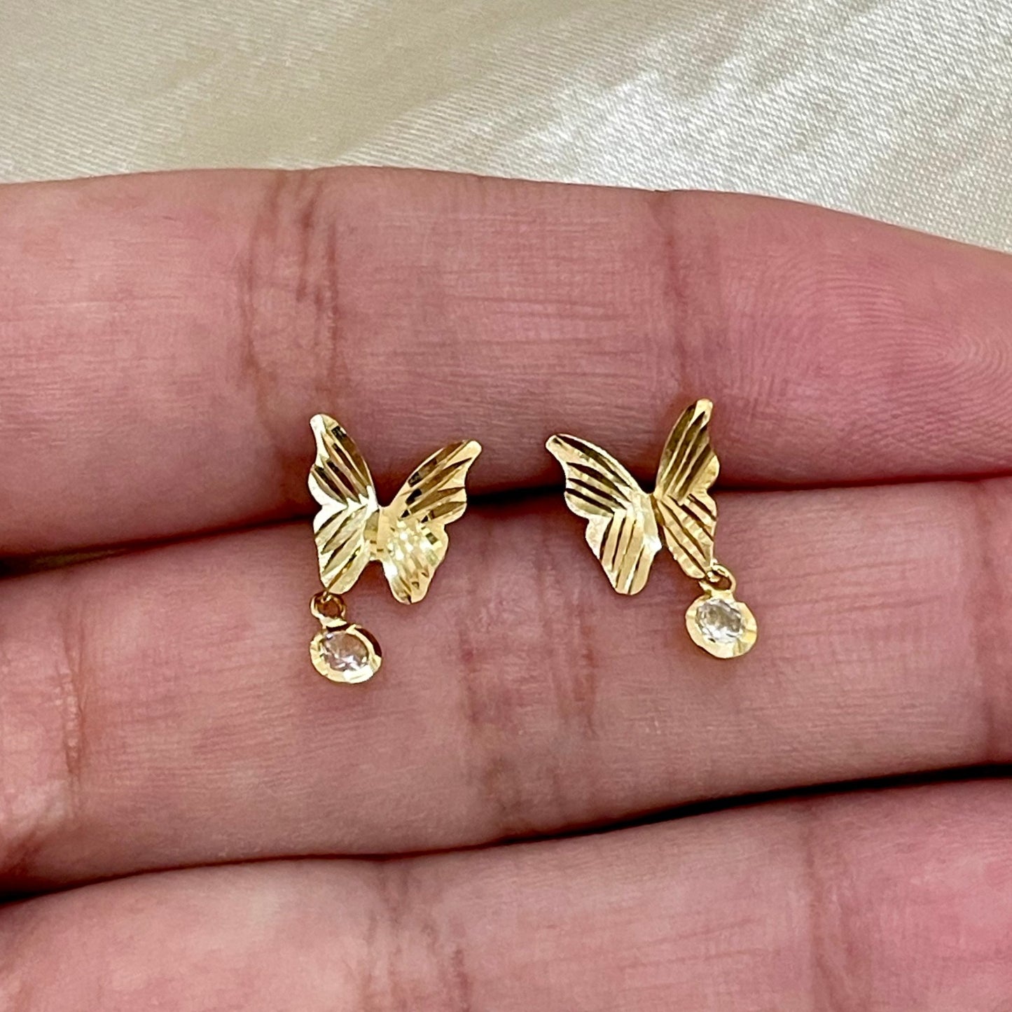 Brinco Borboleta com Zircônia em Ouro Amarelo 18K-750