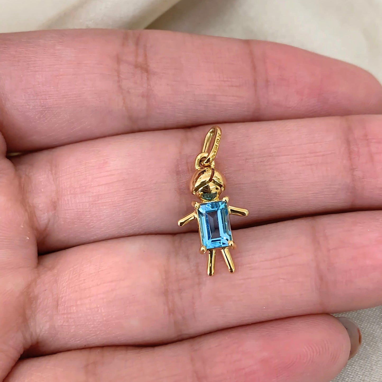 Pingente Menino Topázio Swiss em Ouro Amarelo 18K-750