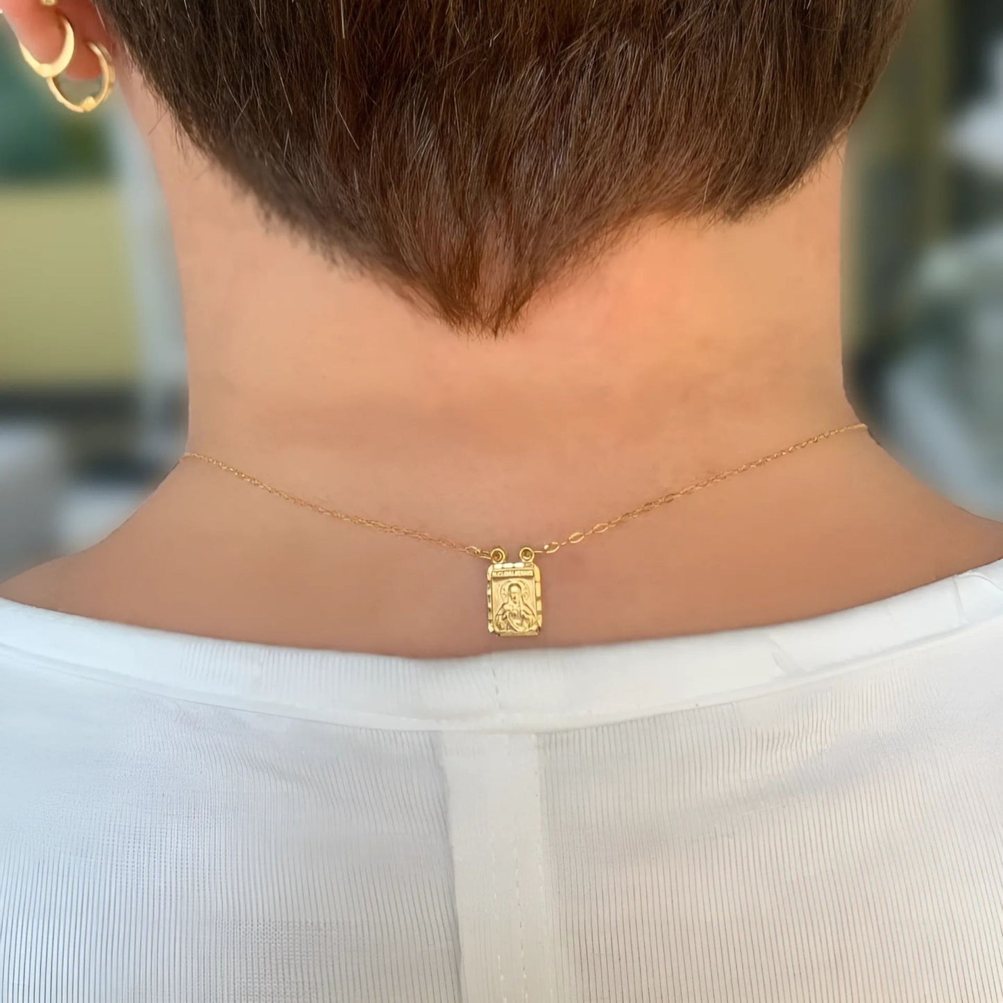 Escapulário em Ouro Amarelo 18K – Medalhas Retangulares Corrente Cadeado Simples