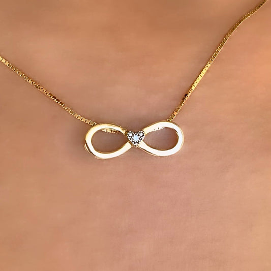 Pingente Infinito Coração com Brilhantes em Ouro Amarelo 18K