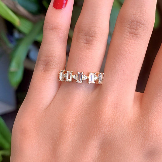 Anel Heavenly com Topázios Brancos em Ouro Amarelo 18K