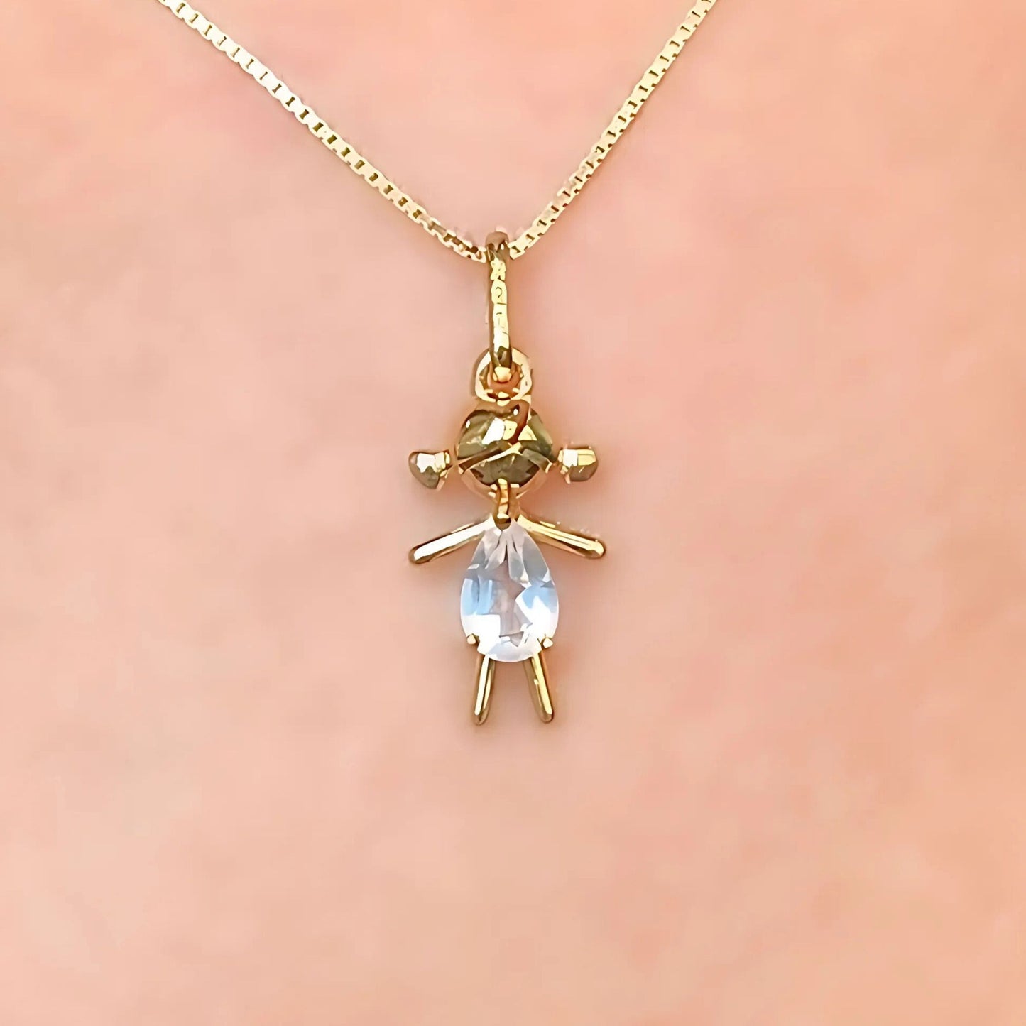 Pingente Menina Quartzo Rosa em Ouro Amarelo 18k-750