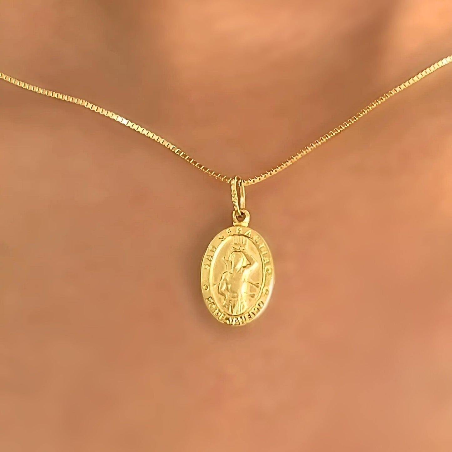 Pingente Medalha Oval São Sebastião em Ouro Amarelo 18K-750