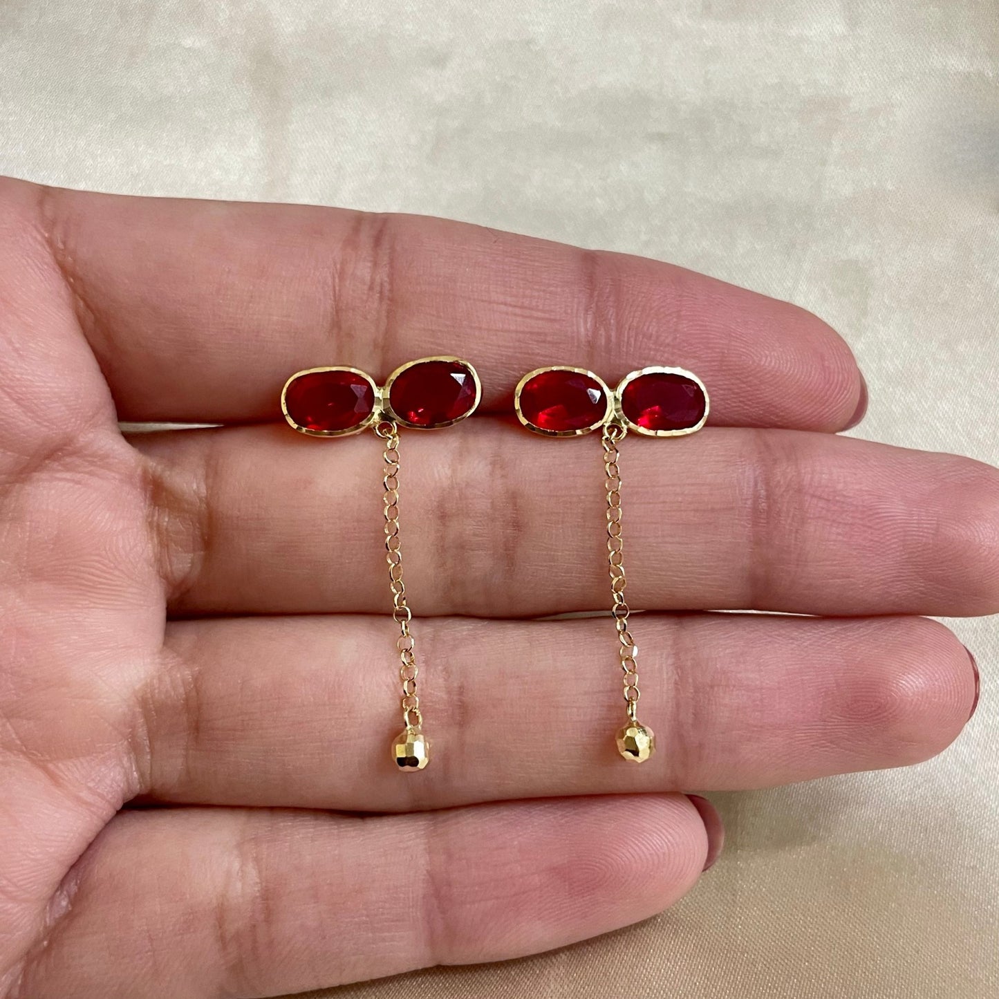 Brinco Flame Glow em Ouro Amarelo 18K-750, com Zircônias Vermelhas