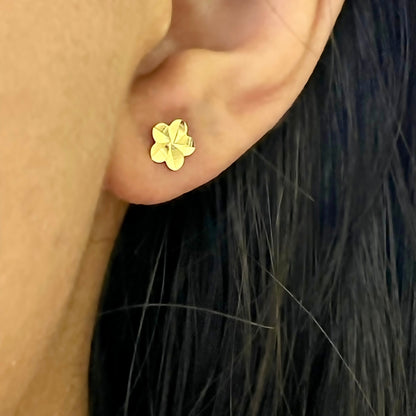 Brinco Flor Diamantada em Ouro Amarelo 18K-750