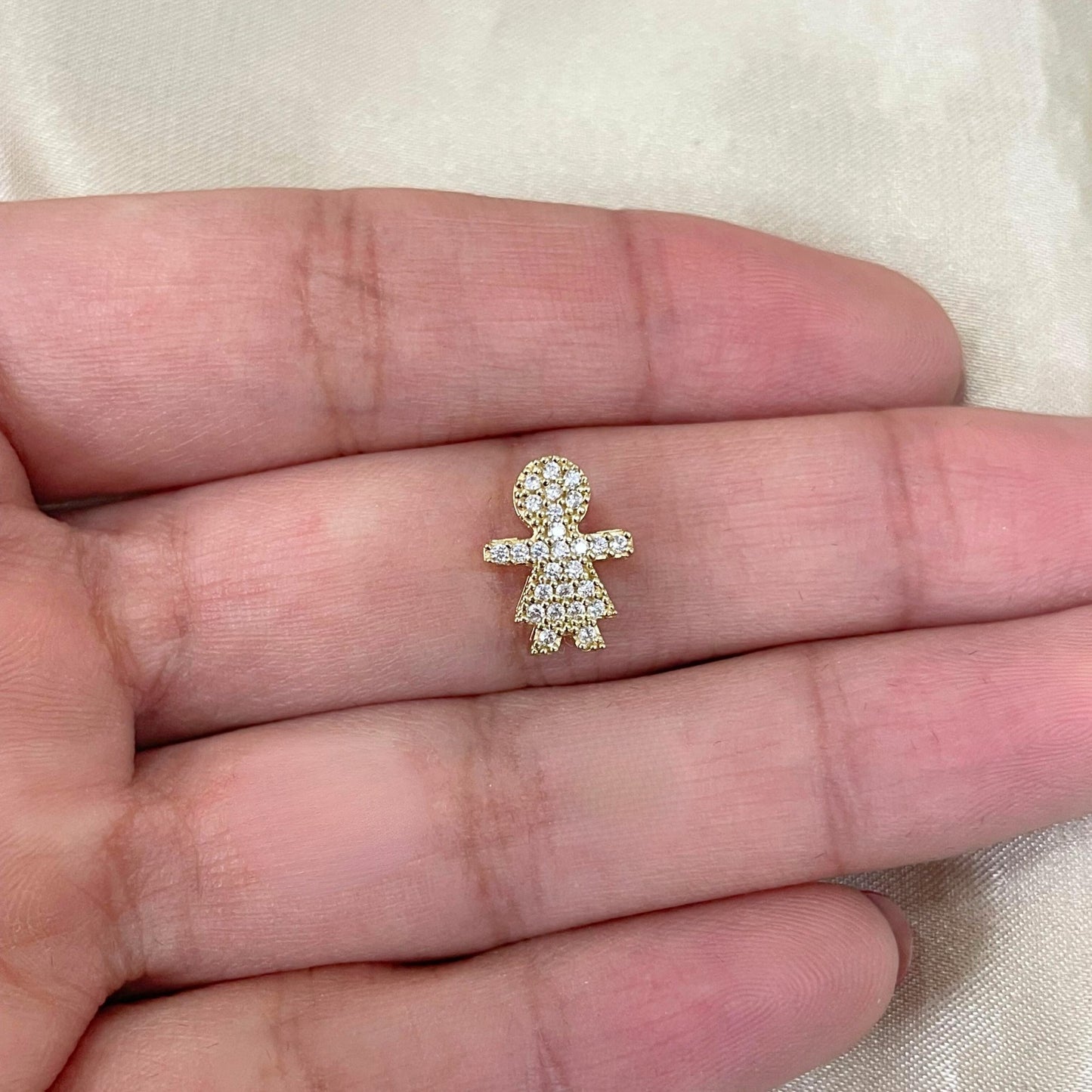 Pingente Menina Cravejado em Ouro Amarelo 18K-750, com zircônias