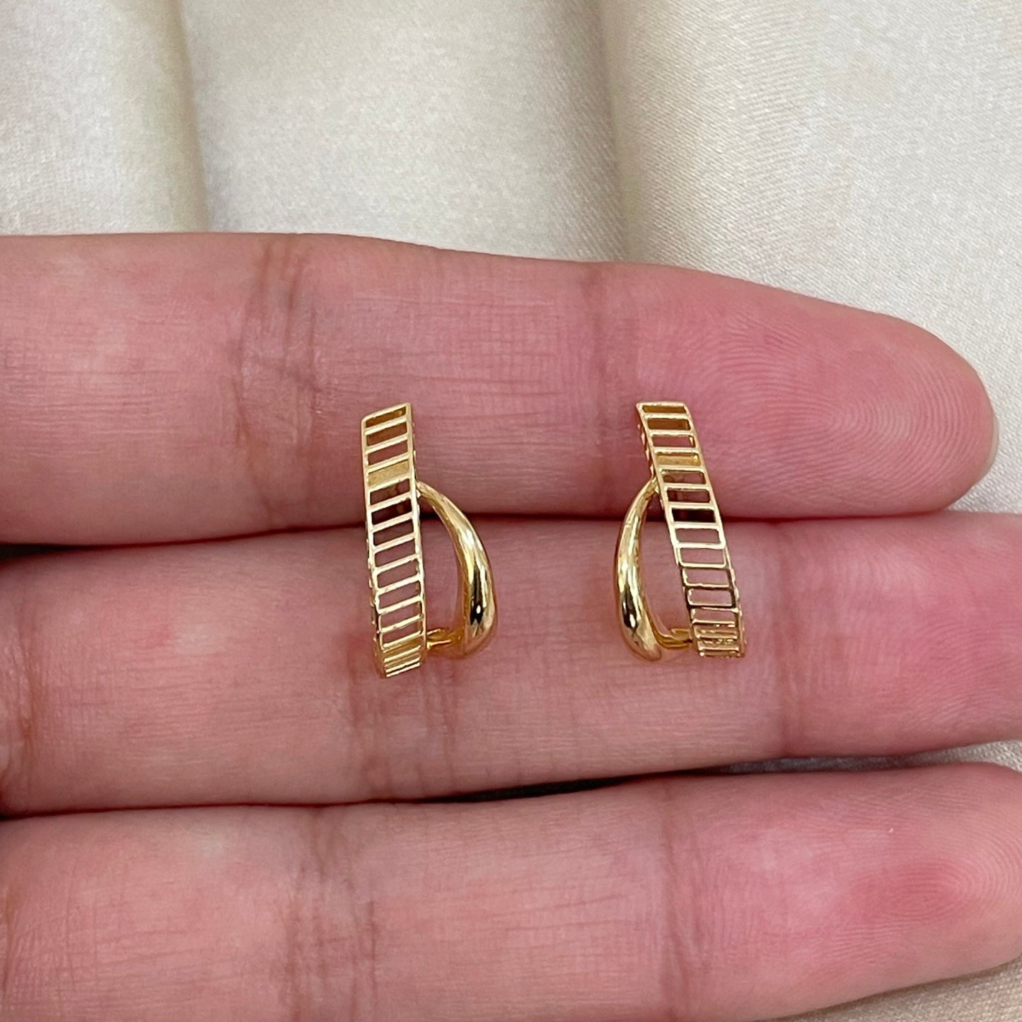 Brinco Delta em Ouro Amarelo 18K-750