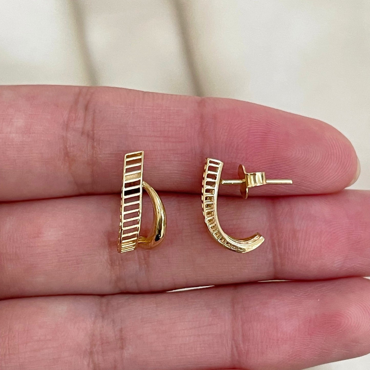 Brinco Delta em Ouro Amarelo 18K-750