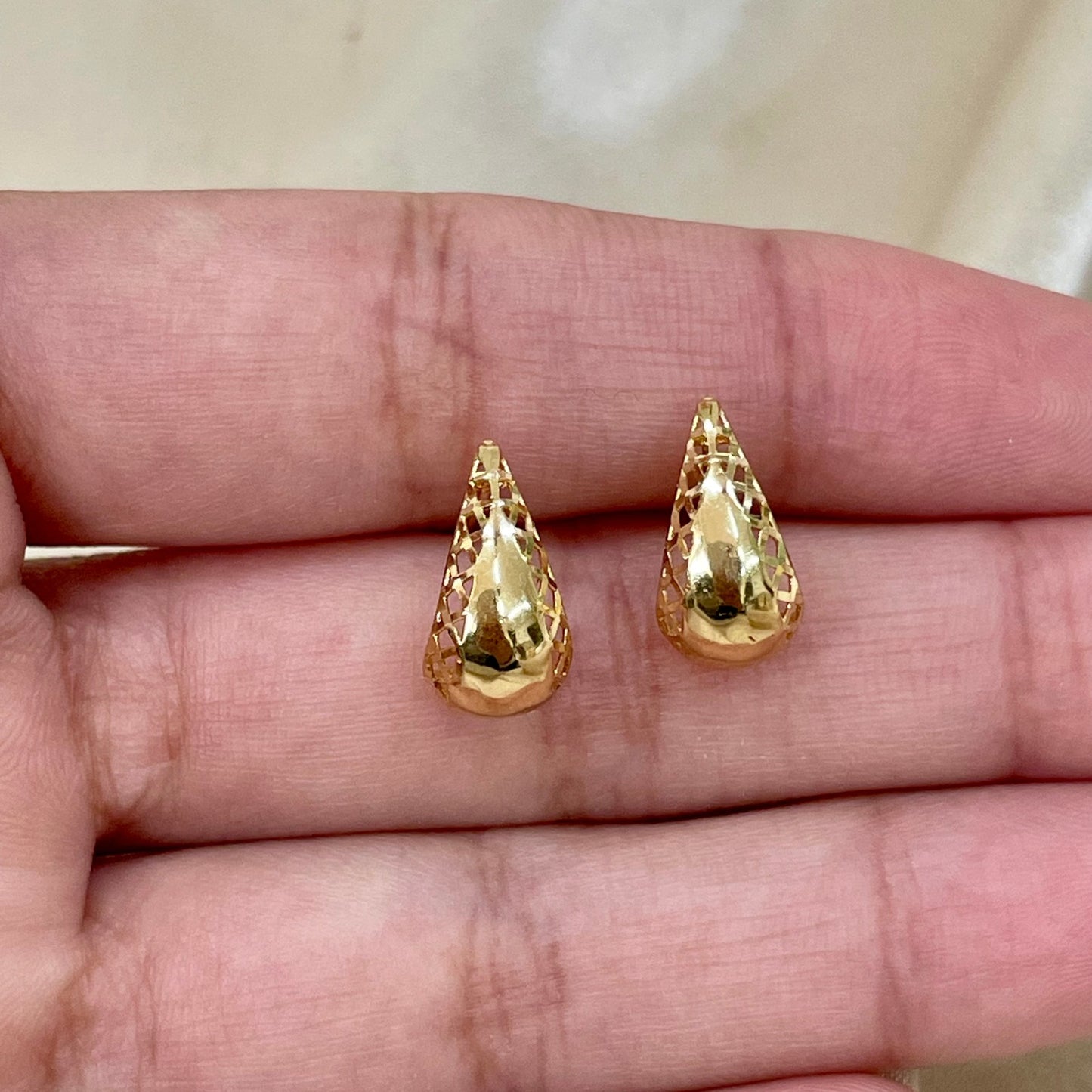 Brinco Gota Dourada em Ouro Amarelo 18K-750