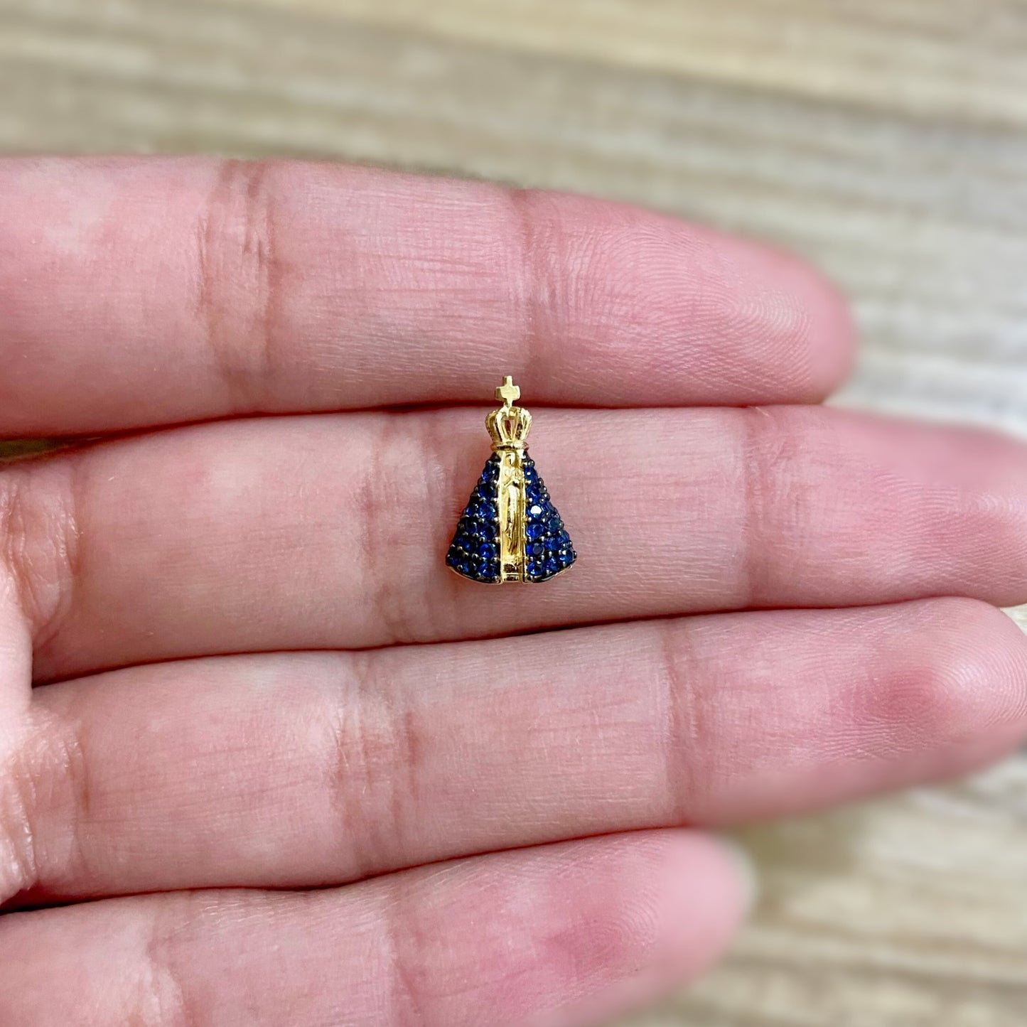 Pingente Nossa Senhora Aparecida em Ouro Amarelo 18K-750, com zircônias (M)