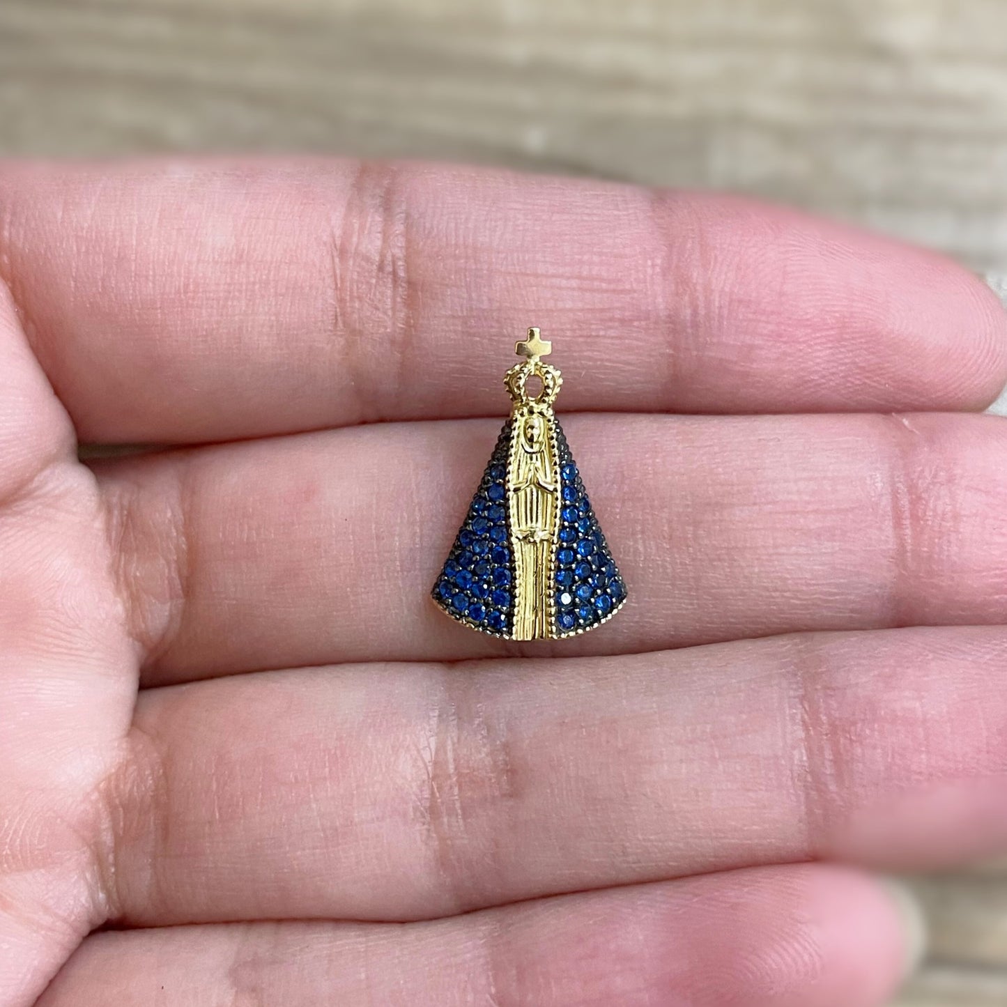 Pingente Nossa Senhora Aparecida em Ouro Amarelo 18K-750, com zircônias (G)