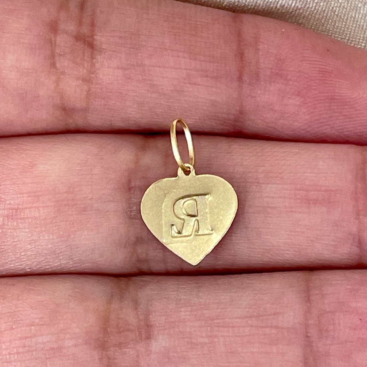 Pingente Coração Letra R Diamantado em Ouro Amarelo 18K