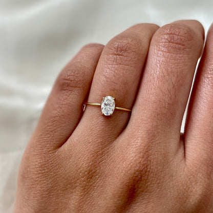 Anel Clair em Ouro Amarelo 18K-750, com Moissanite