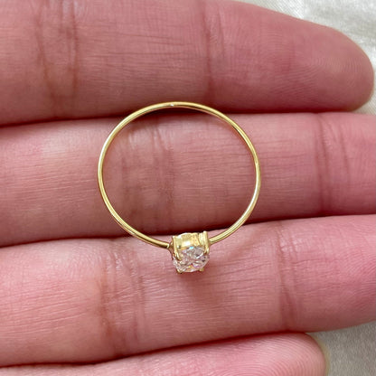 Anel Clair em Ouro Amarelo 18K-750, com Moissanite
