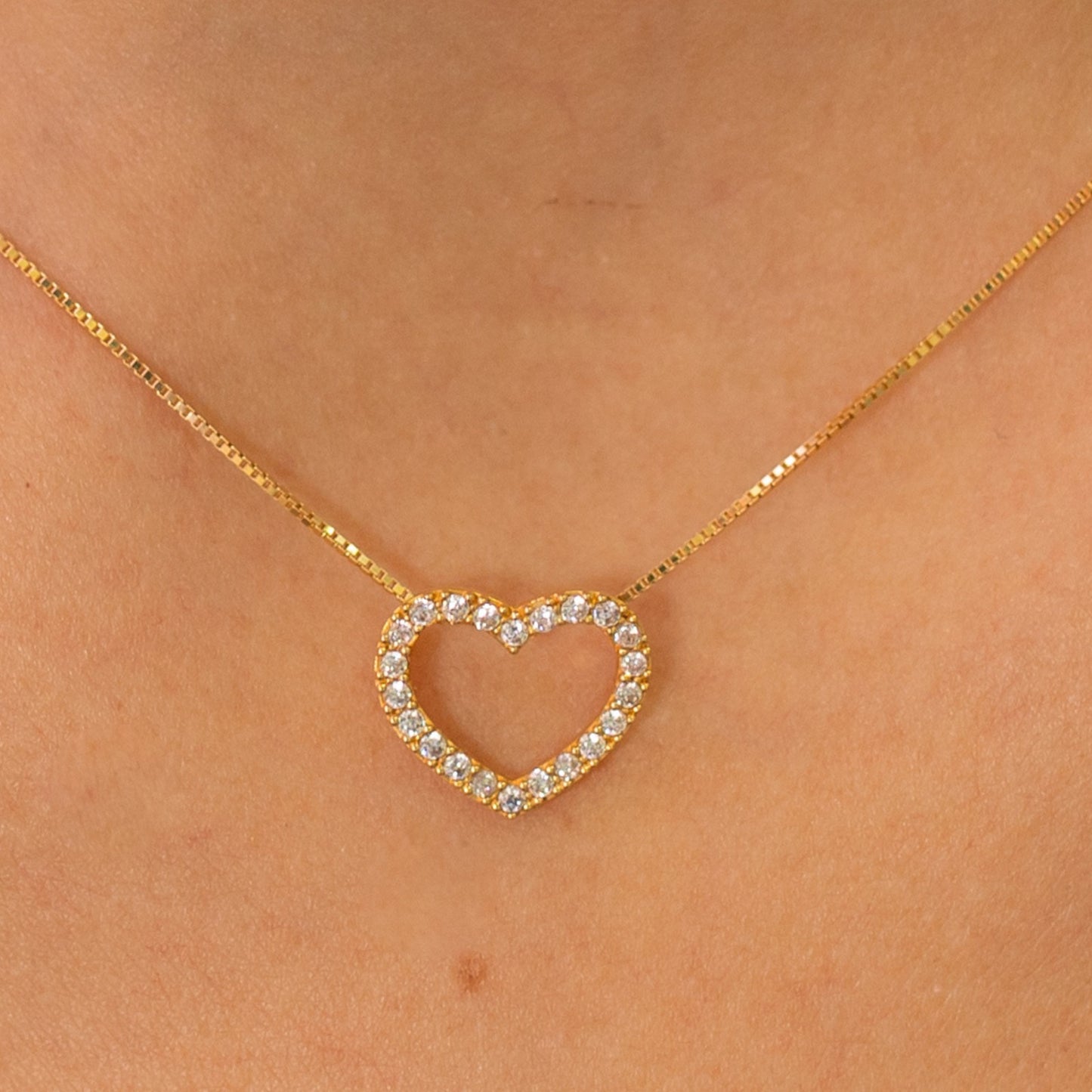 Pingente em Ouro Amarelo 18K Coração Cravejado com Zircônias Vazado