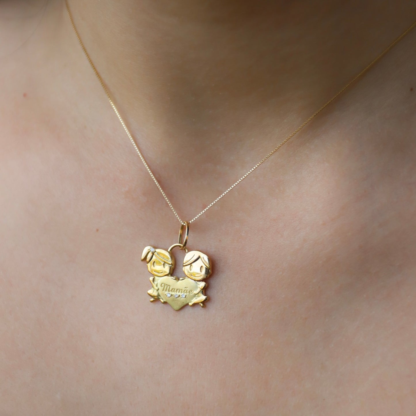 Pingente Casal De Filhos em Ouro Amarelo 18k com 4 brilhantes